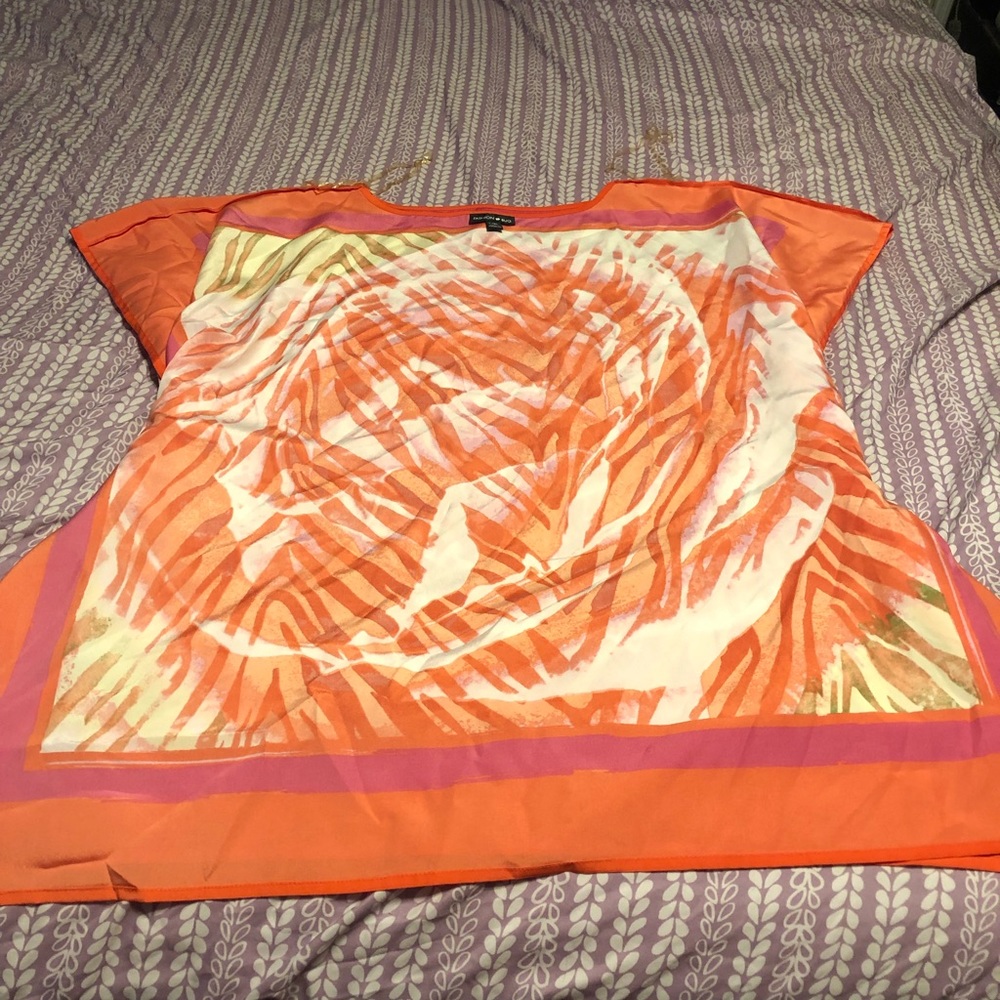 Light weight floral casual top
